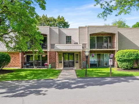605 Calais Dr #106, Pittsburgh, PA 15237