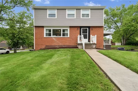 398 Holiday Park Dr, Pittsburgh, PA 15239
