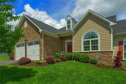 4061 Overview Dr, Canonsburg, PA 15317