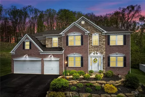8062 Maureen Dr, Cranberry Township, PA 16066
