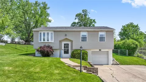 112 Cranbrooke Dr, Coraopolis, PA 15108
