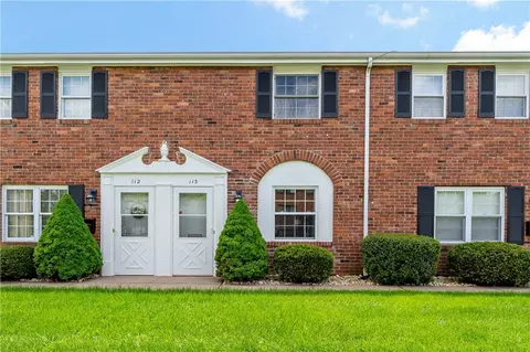 193 Fairhaven Dr #113, New Kensington, PA 15068