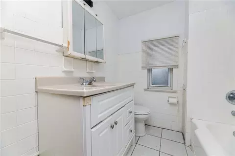 Bath - 531 Beulah Rd, Pittsburgh, PA 15235 photo 1 of 2