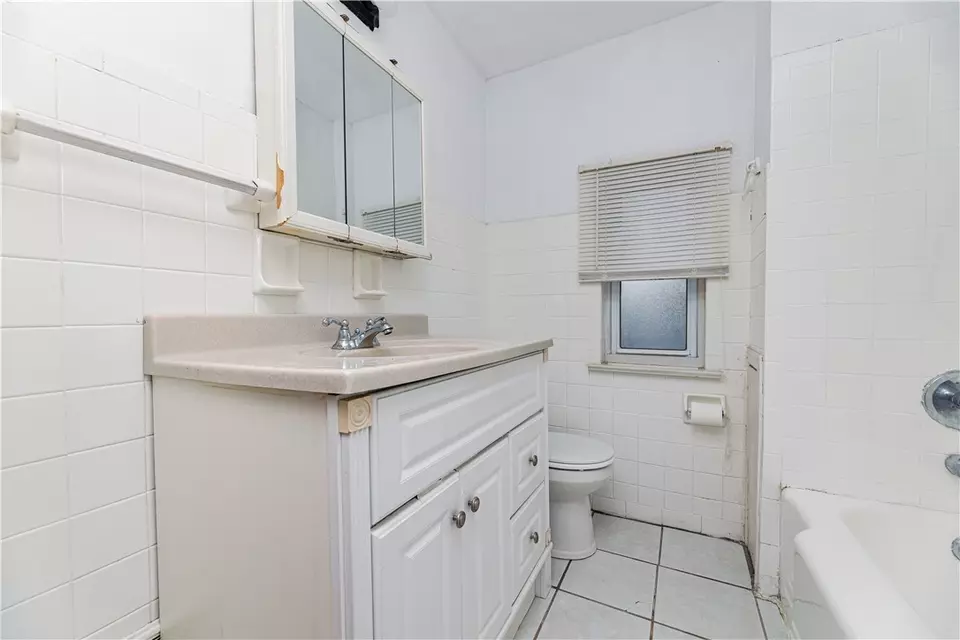 Bath - 531 Beulah Rd, Pittsburgh, PA 15235 photo 1 of 2