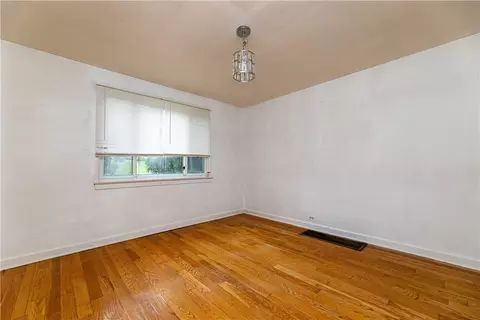 Bedroom - 531 Beulah Rd, Pittsburgh, PA 15235 photo 1 of 11