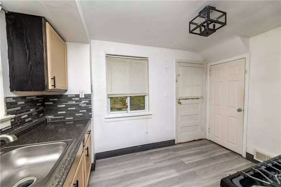 Entry Way - 531 Beulah Rd, Pittsburgh, PA 15235 photo 1 of 2
