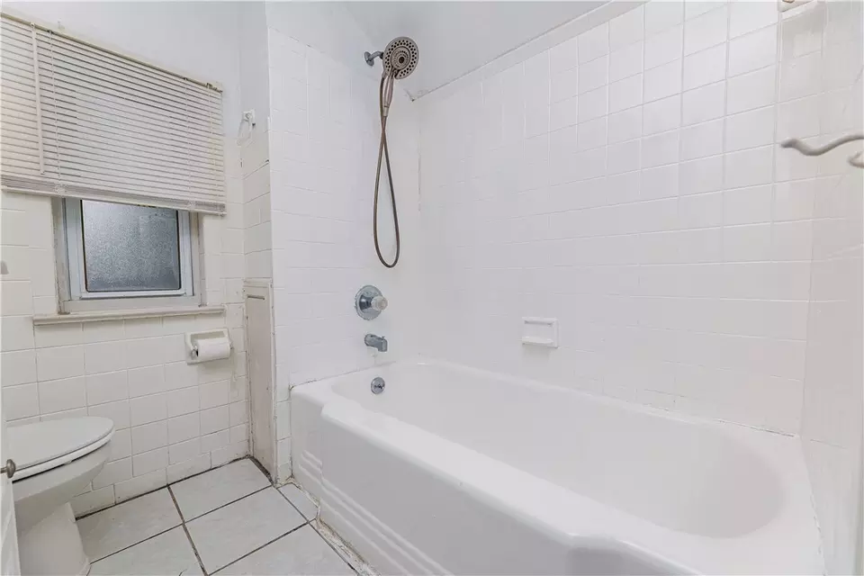 Bath - 531 Beulah Rd, Pittsburgh, PA 15235 photo 2 of 2