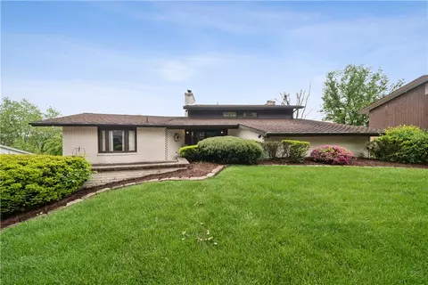 257 Penhurst Dr, Pittsburgh, PA 15235