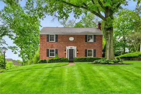 125 Warwick Dr, Pittsburgh, PA 15241