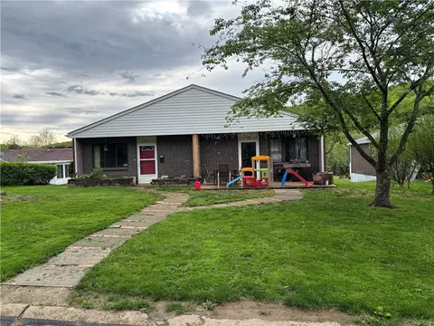 2723 2725 Kingston Dr, Natrona Heights, PA 15065