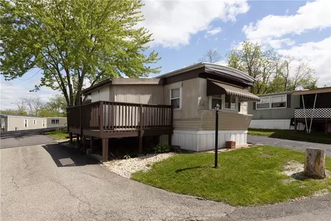 113 Williamsburg Rd, Imperial, PA 15126