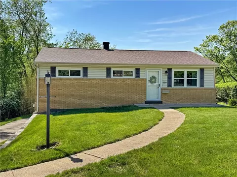 550 Brushglen Ln, Pittsburgh, PA 15236