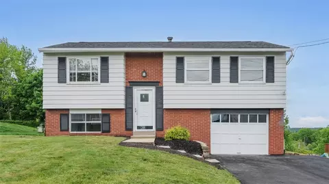 202 Win Ridge Dr, Coraopolis, PA 15108