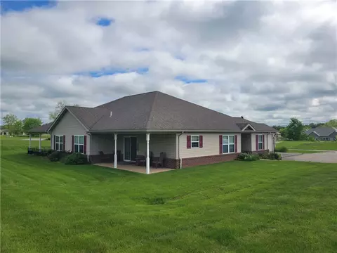 422 Stewart Ln, Grove City, PA 16127