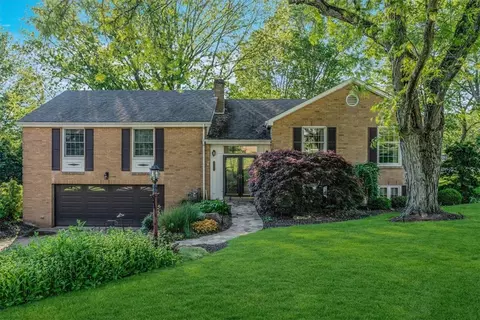 2652 Thorntree Dr, Pittsburgh, PA 15241
