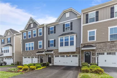 4012 Crown Dr, South Park, PA 15129