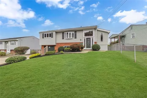 1040 Catherine Dr, Conway, PA 15027