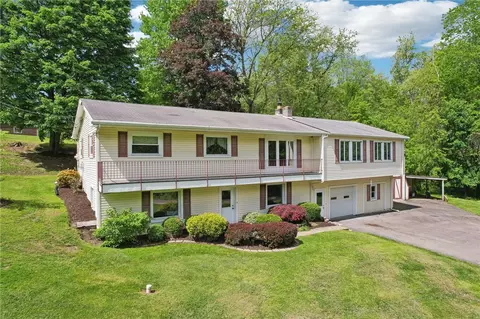 1317 Willowbrook Rd, New Castle, PA 16101