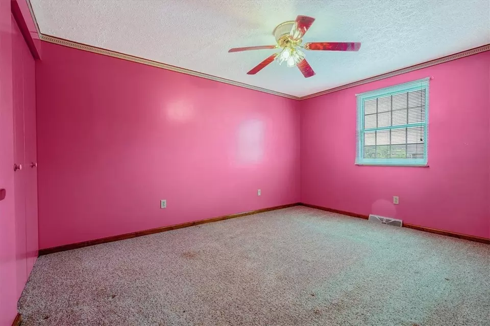 Bedroom - 4225 Stratford Dr, Irwin, PA 15642 photo 4 of 7