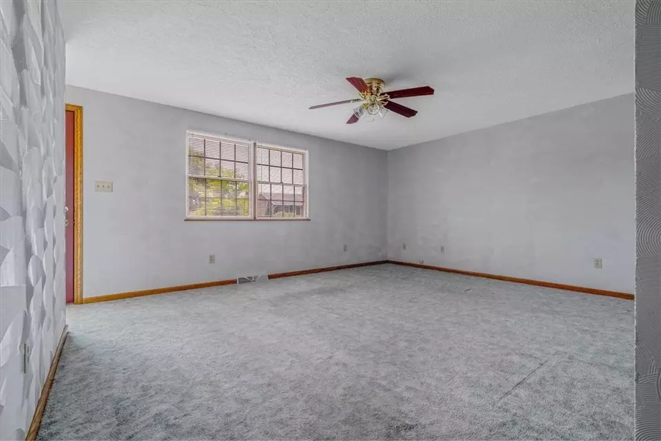 Living - 4225 Stratford Dr, Irwin, PA 15642 photo 3 of 6