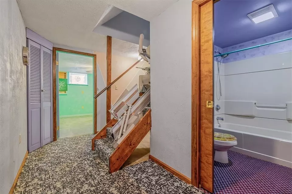 Entry Way - 4225 Stratford Dr, Irwin, PA 15642 photo 1 of 2