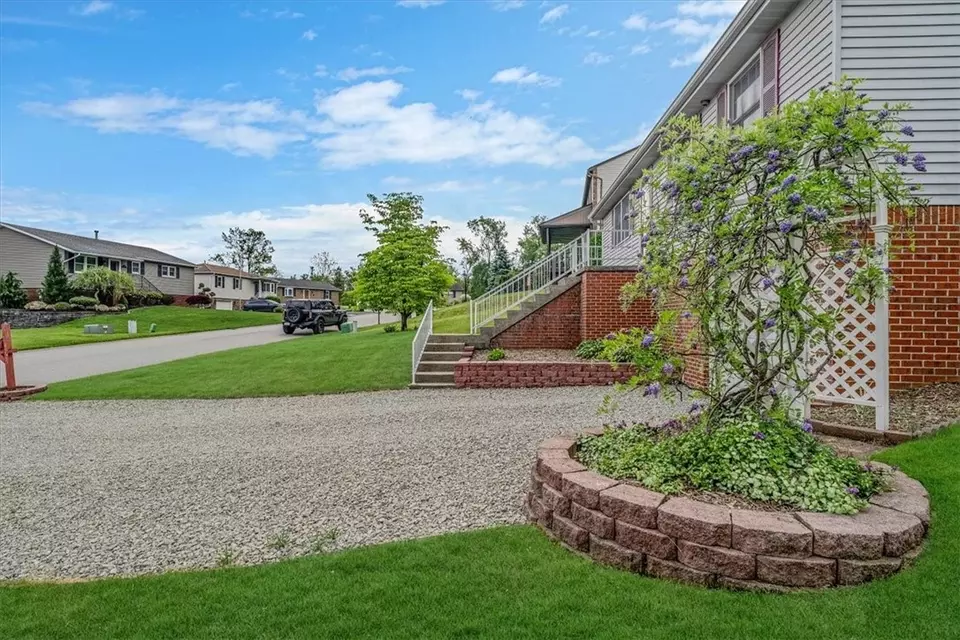Exterior - 4225 Stratford Dr, Irwin, PA 15642 photo 4 of 8