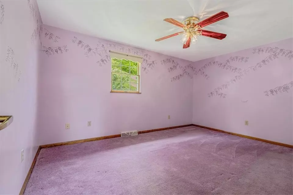 Bedroom - 4225 Stratford Dr, Irwin, PA 15642 photo 2 of 7