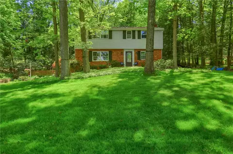1036 Woodhill Dr, Gibsonia, PA 15044