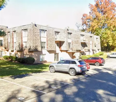 1621 Forest Green Dr, Coraopolis, PA 15108