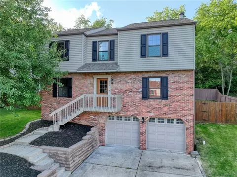 529 Cresthaven Dr, Pittsburgh, PA 15239
