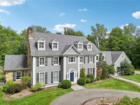 221 Chatham Ln, Pittsburgh, PA 15238