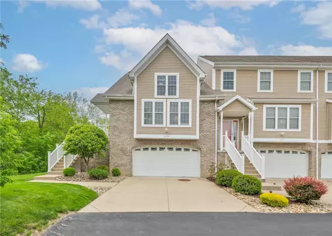 1073 Waterford Ct, Canonsburg, PA 15317