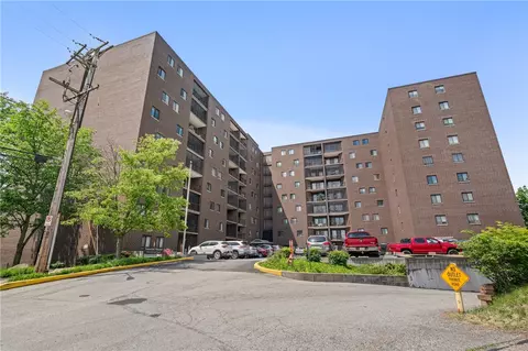 5600 Munhall Rd #606, Pittsburgh, PA 15217