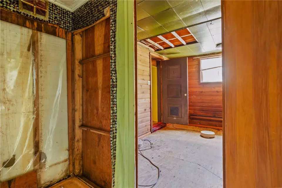 Entry Way - 706 Laurel Summit Rd, Boswell, PA 15531 photo 5 of 6