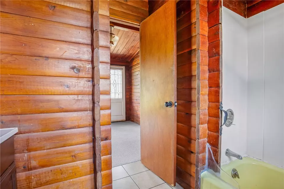 Bath - 706 Laurel Summit Rd, Boswell, PA 15531 photo 2 of 2