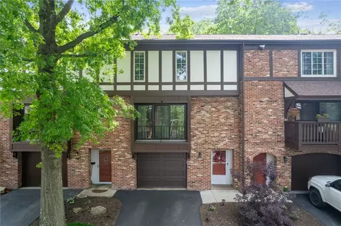 436 Allenberry Dr, Pittsburgh, PA 15237