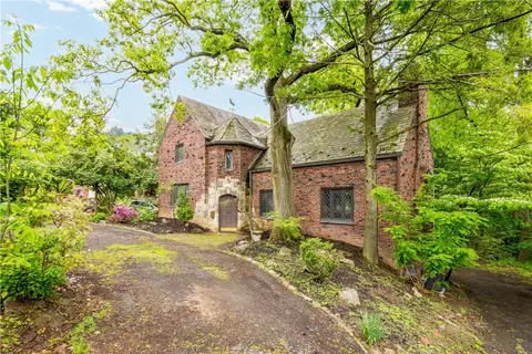 137 Mayfair Dr, Pittsburgh, PA 15228