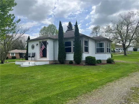 1976 Rombold Rd, Hermitage, PA 16148