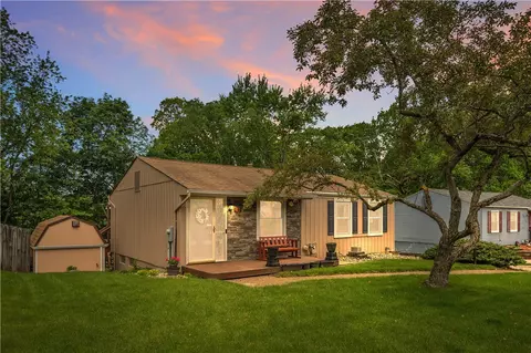 124 Skyline Dr, Pittsburgh, PA 15239