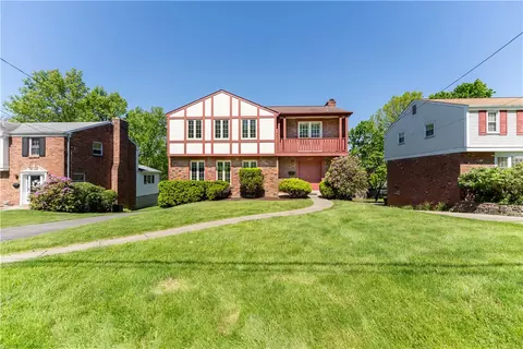 1055 Glen Oak Dr, Bethel Park, PA 15102
