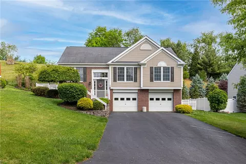 148 Stonegate Dr, Canonsburg, PA 15317