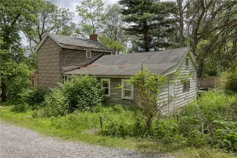 1210 Sharon Rd, Beaver, PA 15009