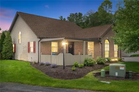 146 Barrington Dr, Oakdale, PA 15071