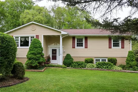 21 Dogwood Dr, Mercer, PA 16137