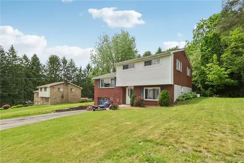142 Meadowbrook Dr, Coraopolis, PA 15108