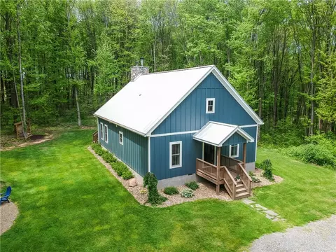 500 Shady Ln, Ellwood City, PA 16117
