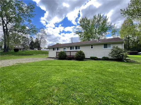 11859 Kammerer Ave, Conneaut Lake, PA 16316