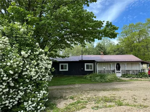 1641 Clintonville Rd, Harrisville, PA 16038