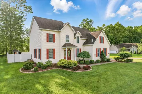 1523 Lori Ln, Hermitage, PA 16148