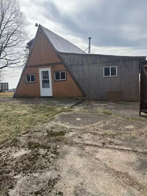 227 Woodlands Rd, Evans City, PA 16033